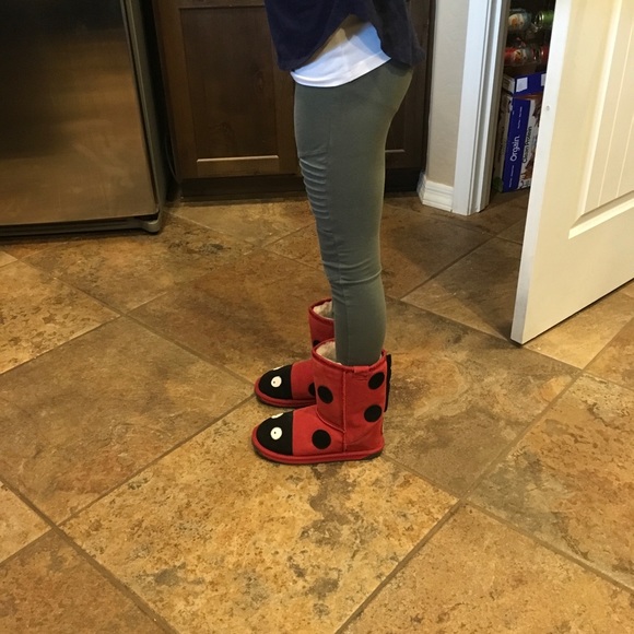 Sold! 🐞Brand new in box, EMU Ladybug boots size 3 - Picture 2 of 6